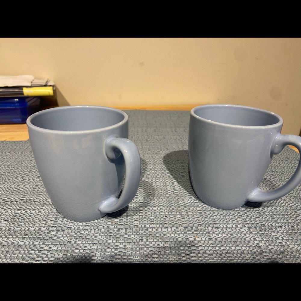 Set of 2 corelle Mugs, light blue